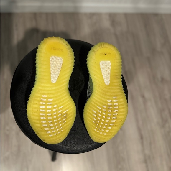 Yeezy “yeezreel” size 6 - Picture 5 of 5